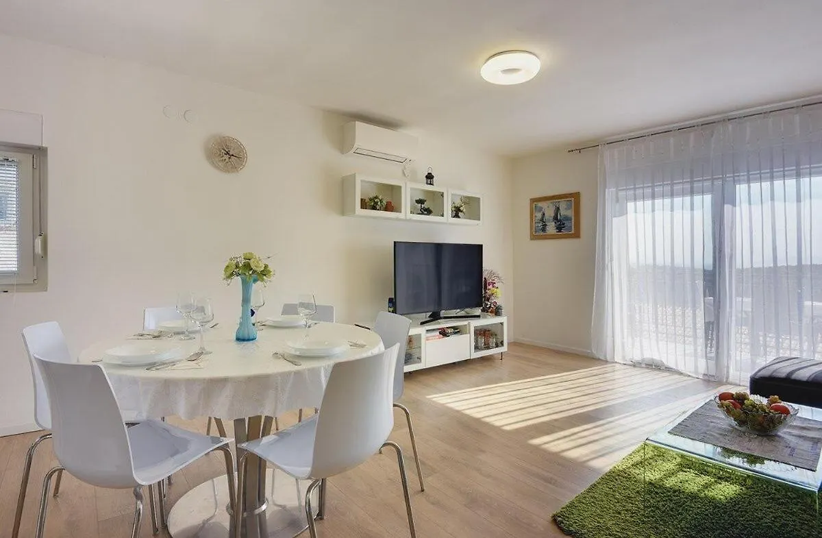 Apartment Zajec Premantura 0*,  Croazia