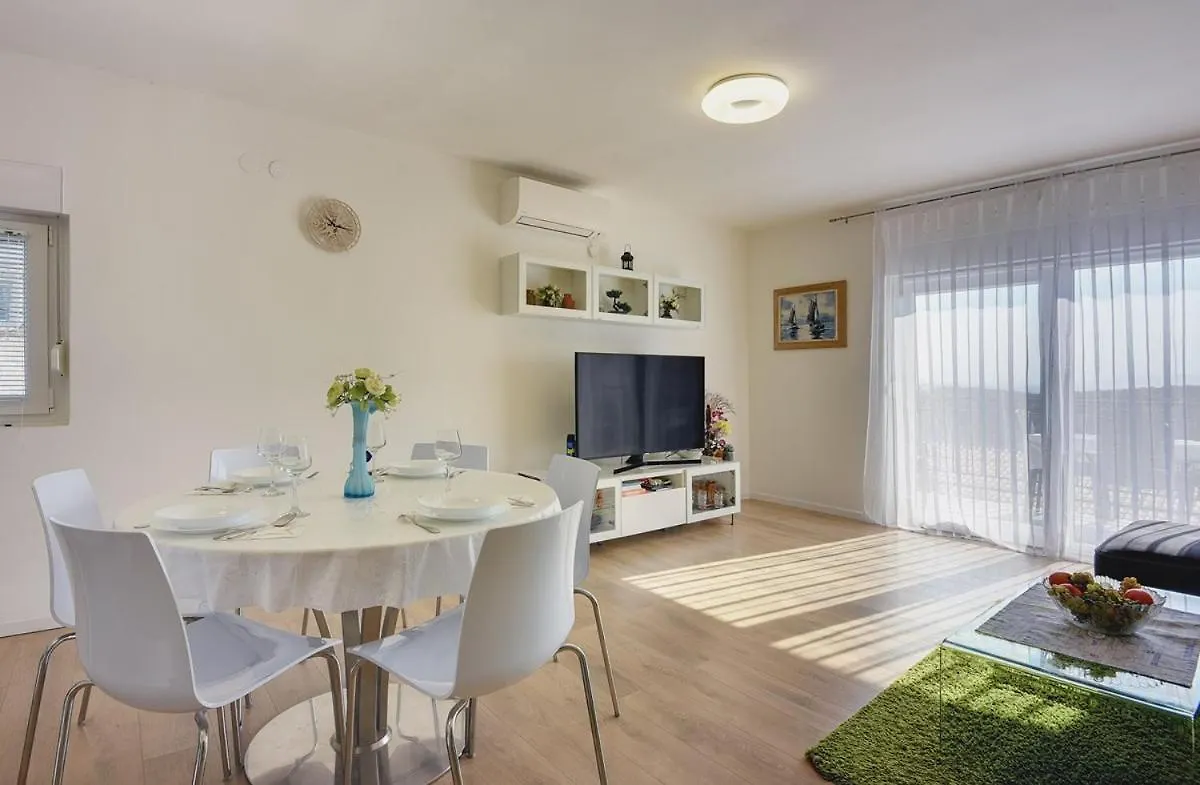 Apartment Zajec プレマントゥーラ